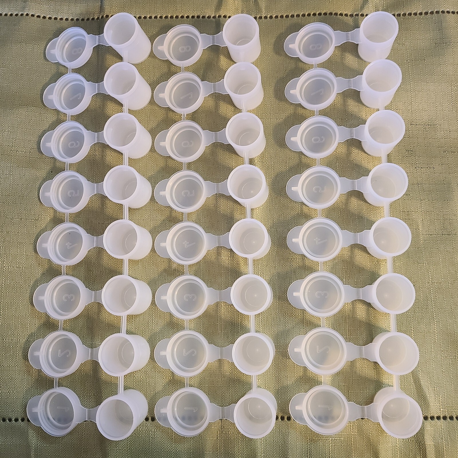 Set of 3 – 8 Cup – 3ml/0.1Oz Empty Paint Pot Pod Strips with Lids