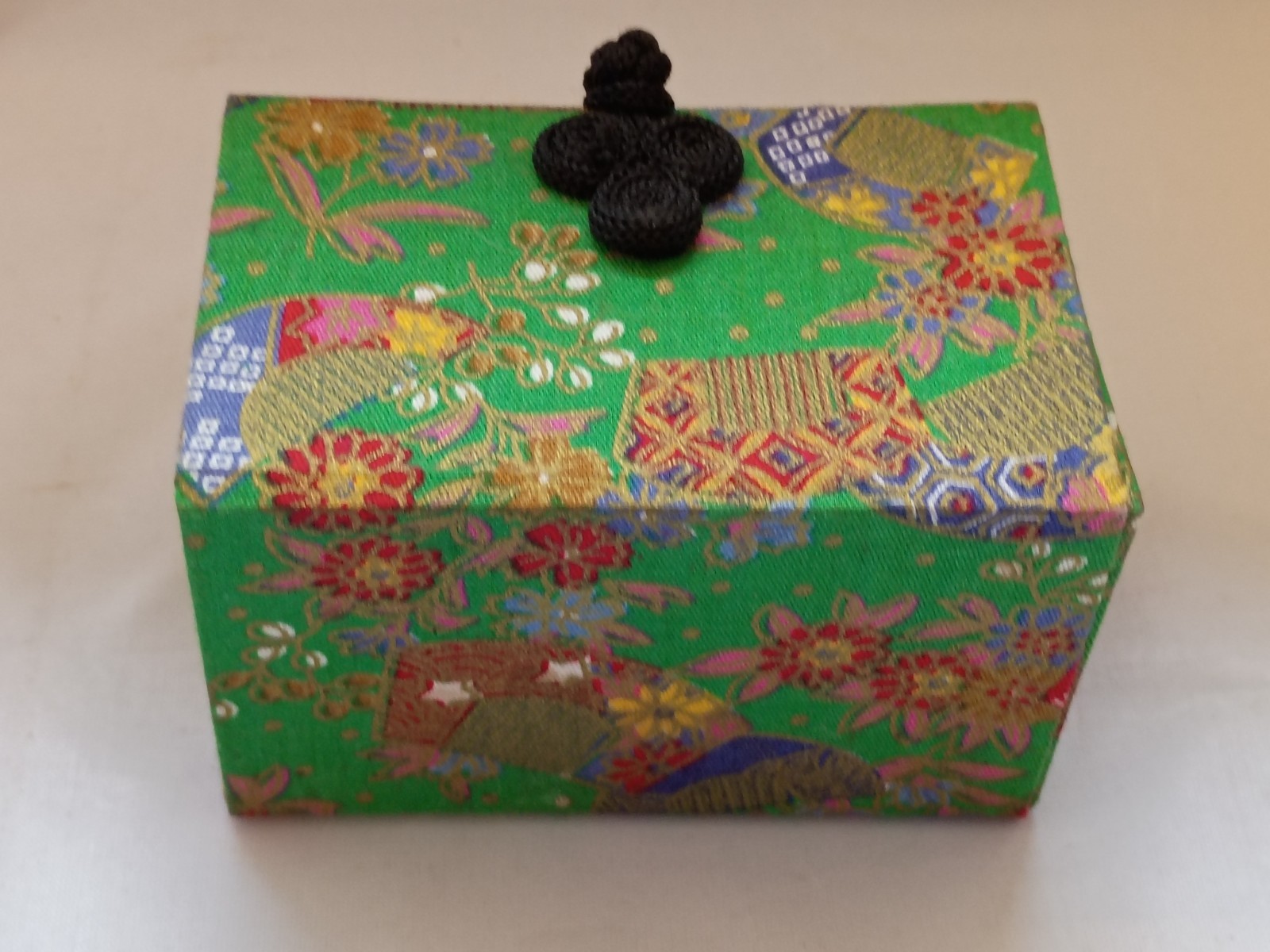 Asian Treasure or Jewelry Box Green Silk Brocade Fabric Rings Earrings Flowers