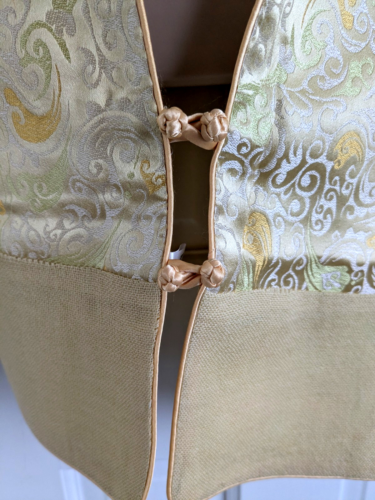 NEW in Mesh Bag Nanjing Yunjin Research Inst. Silk Brocade Scarf/Shawl w/Frog