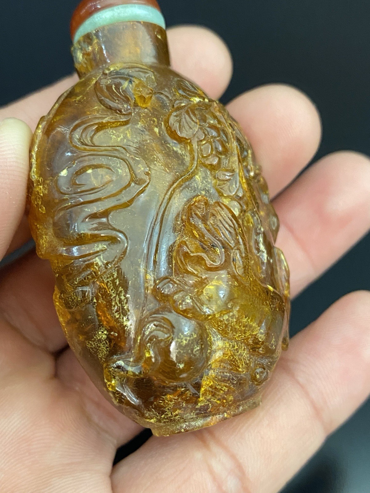 Antique Chinese Carved Honey Amber Foo Dog Lion Motif Snuff Bottle Carnelian Cap