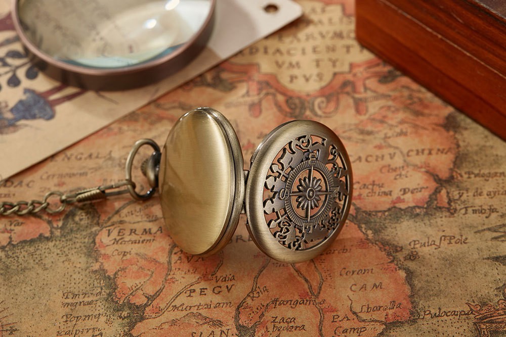 Compass Pocket Watch Outdoor Hiking Classic Flip Cover Navigation Pendant