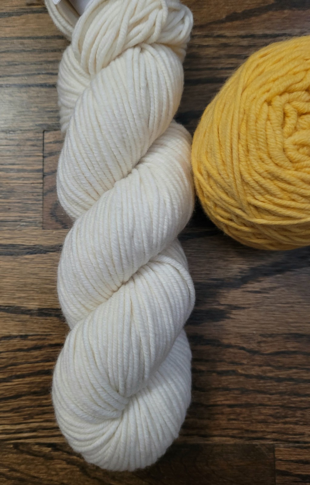 NWT $48 Value 300g 420yds 55% Superwash Merino Wool Yarn Hikoo Simpliworsted