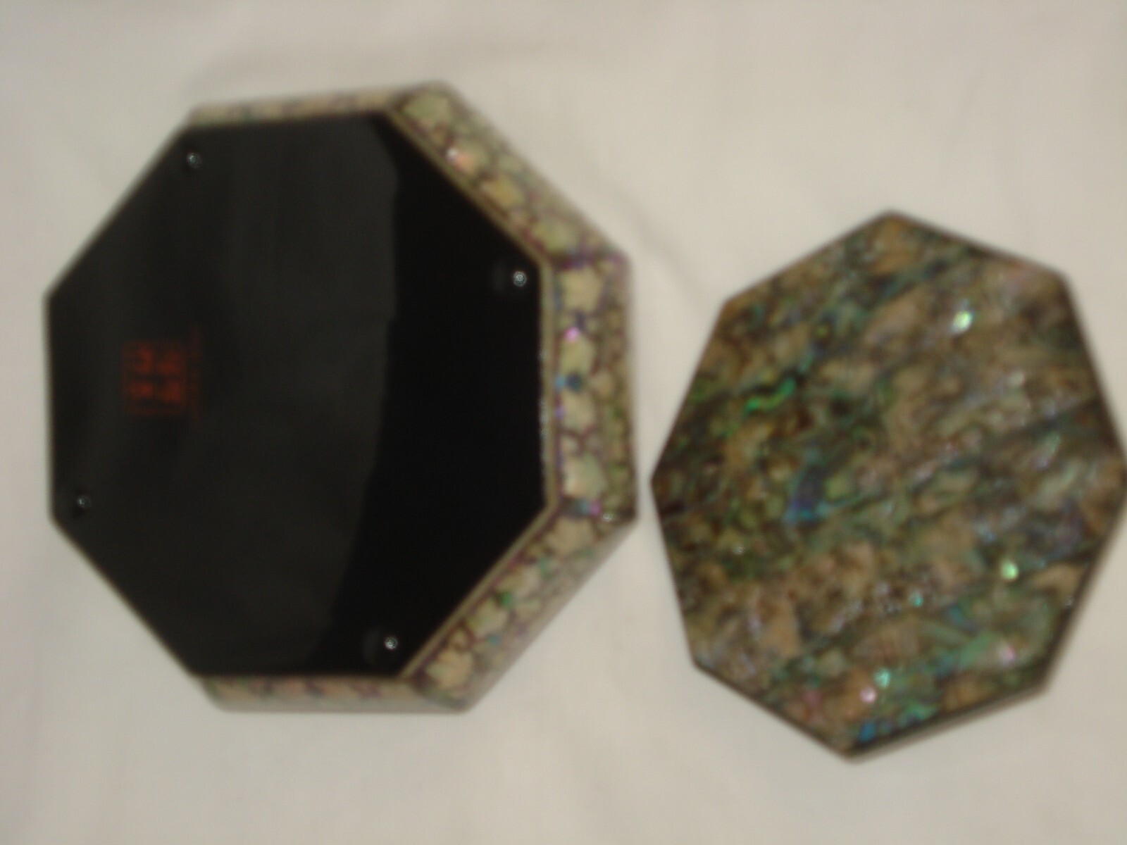 Antique Chinese Mother of Pearl Inlay Black Lacquer Wooden Round Box