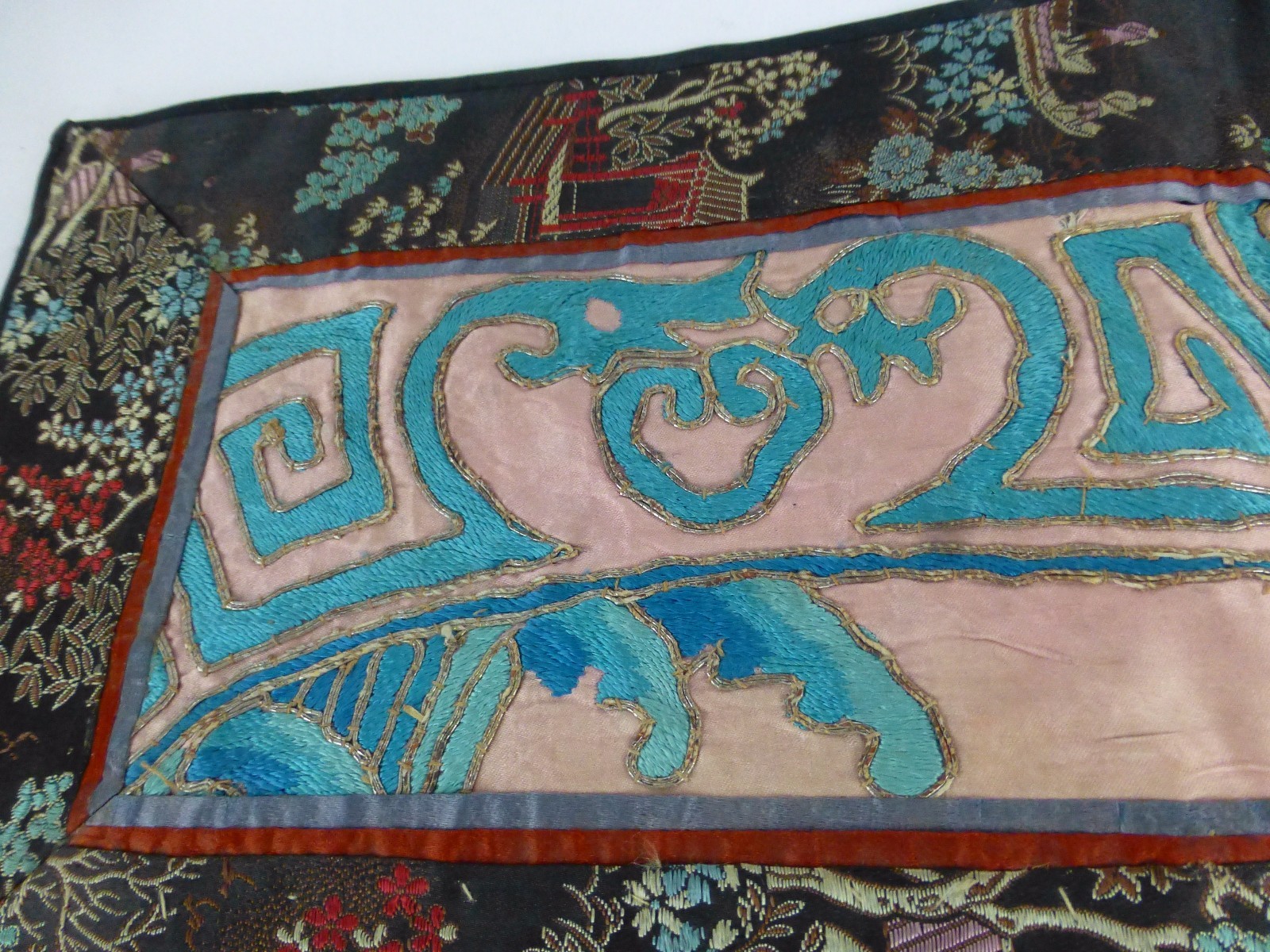 Vintage /Antique Chinese Embroidery unframed textile [Y8-W7-A8]