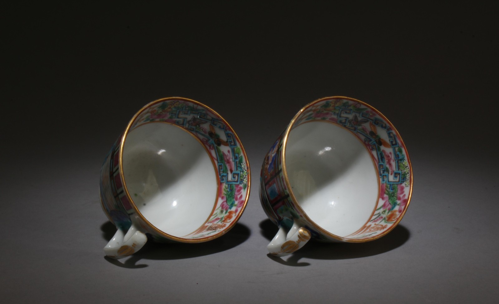 A Set of Guangcai Porcelain Cups