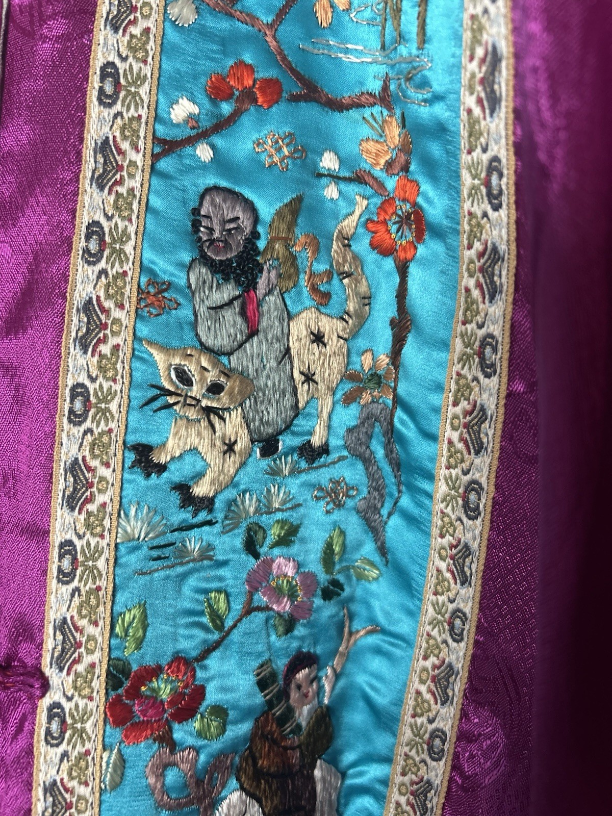 Vintage Chinese Silk Embroidered Jacket Robe Purple Magenta Handmade Frog Closur
