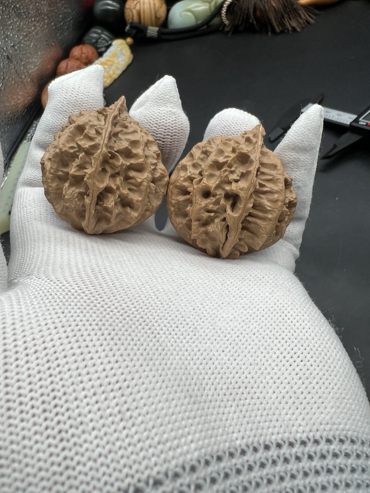 Pair of Match Chinese Health Small Walnut Collection 37.5×40.5×45mm文玩秋子核桃～粗筋八棱