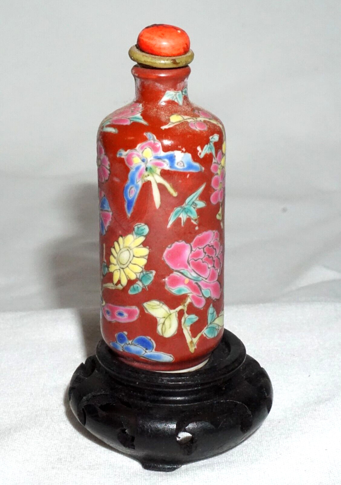 Antique Chinese Red Glaze Porcelain Snuff Bottle w. Floral Motif Qianlong (LLA)