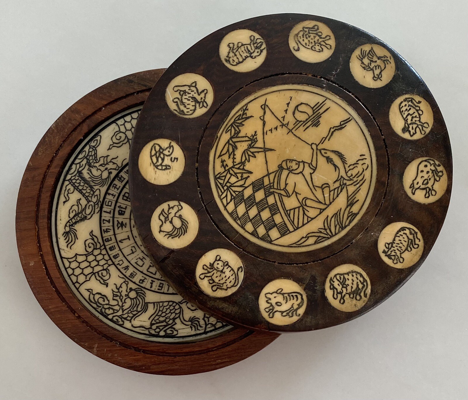 Stunning Antique Chinese Zodiac Compass Wooden Swivel Inlay Wood Engraved