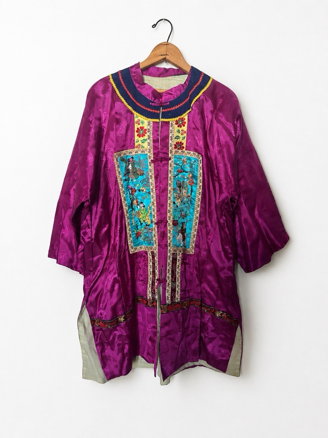 Vintage Chinese Silk Embroidered Jacket Robe Purple Magenta Handmade Frog Closur