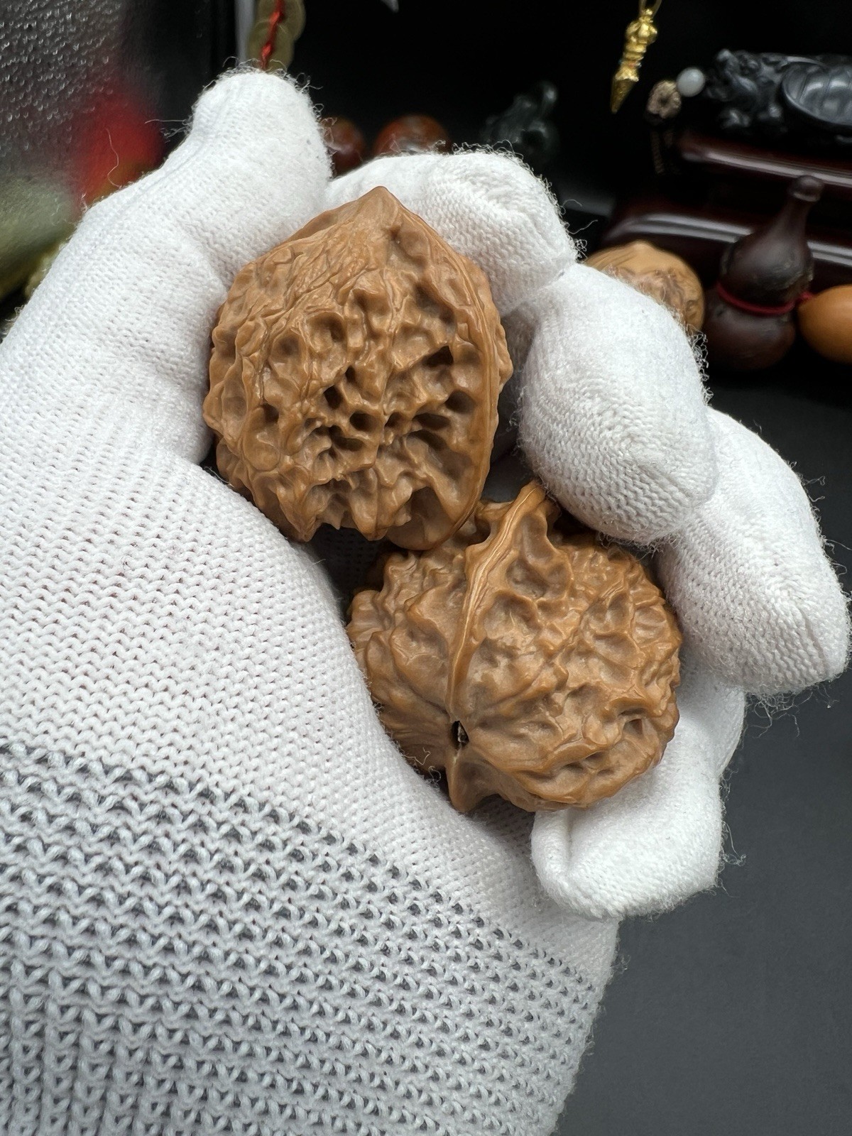 Pair of Match Chinese Health Walnut 38×37×36mm 精配文玩核桃～刀子狮子头