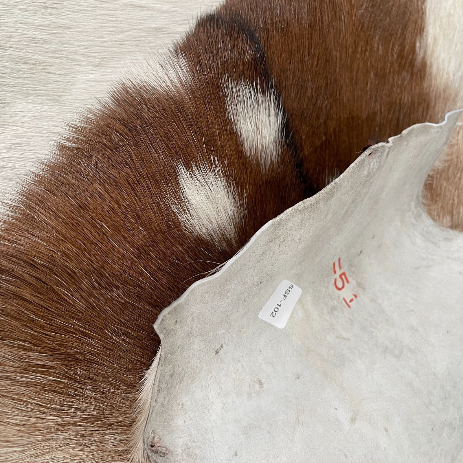 Avetco Real Goatskin Fur Rug Exotic Tone 5-5.75 SF #102 – Size30-32″ x 20-22″