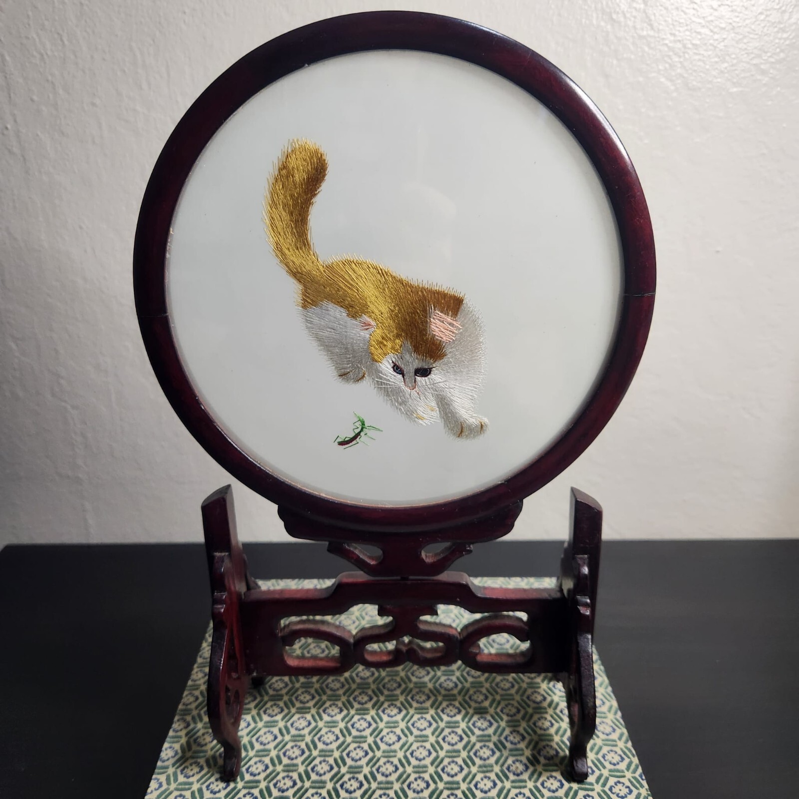 Chinese / Suzhou Oriental Silk Embroidery Cat, 14.5″ H Double-Sided 