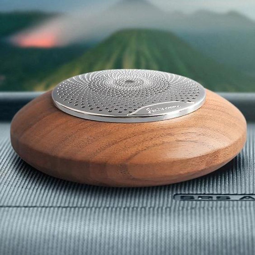 Walnut Wood Car Aromatherapy Holder 9×3cm Magnetic Lid No Fragrance Included