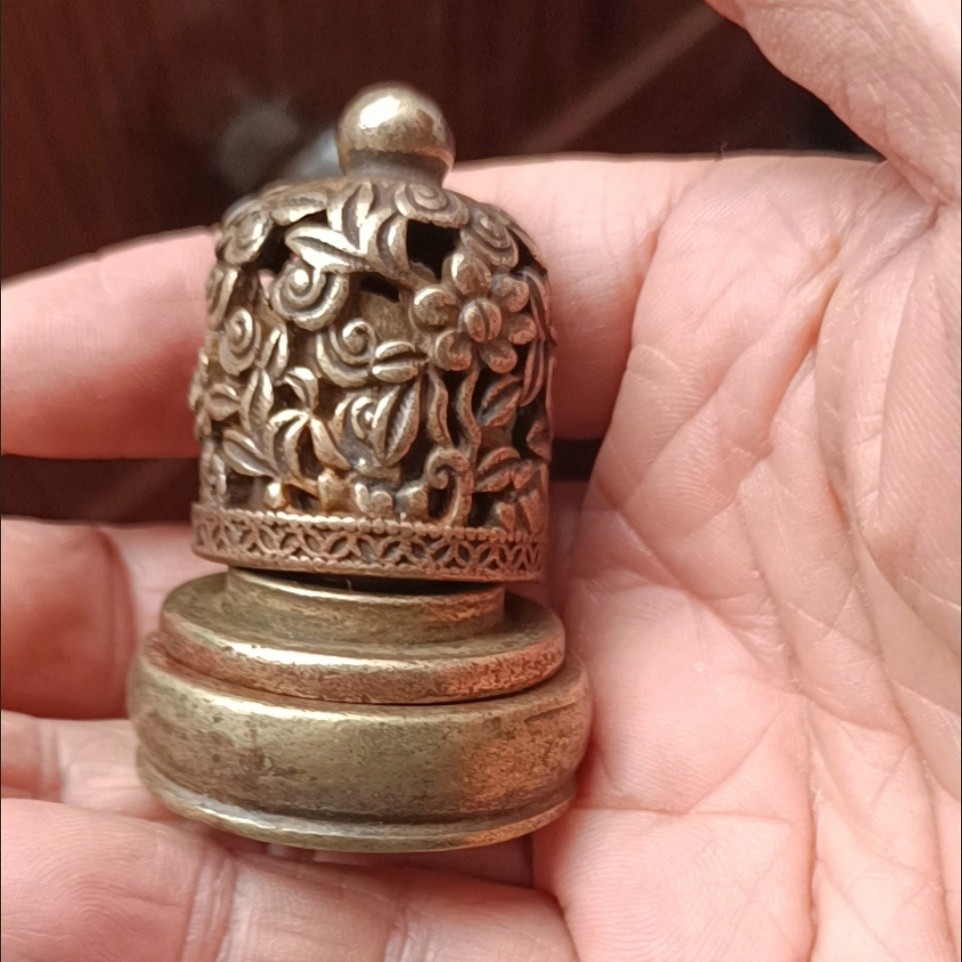 Antique Brass Incense Burner Seal Set 3-in-1 Hollow Flower Desktop Ornament