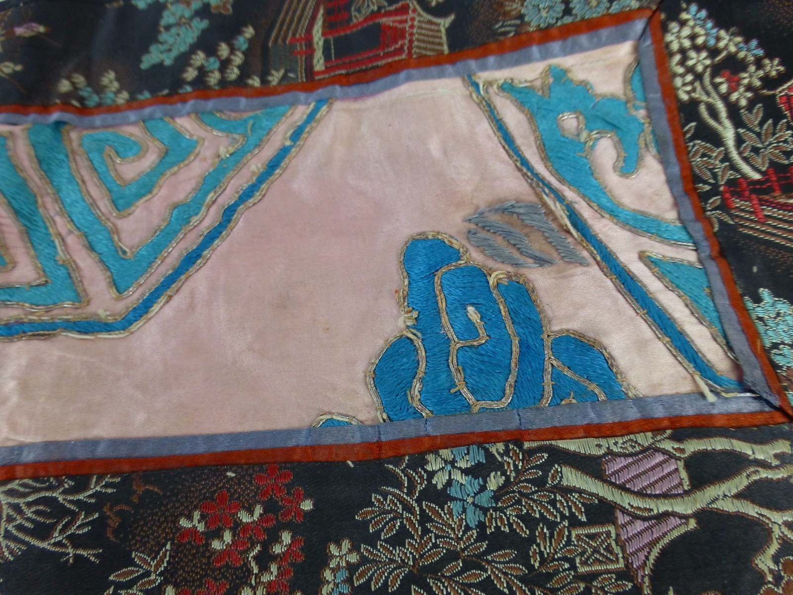 Vintage /Antique Chinese Embroidery unframed textile [Y8-W7-A8]