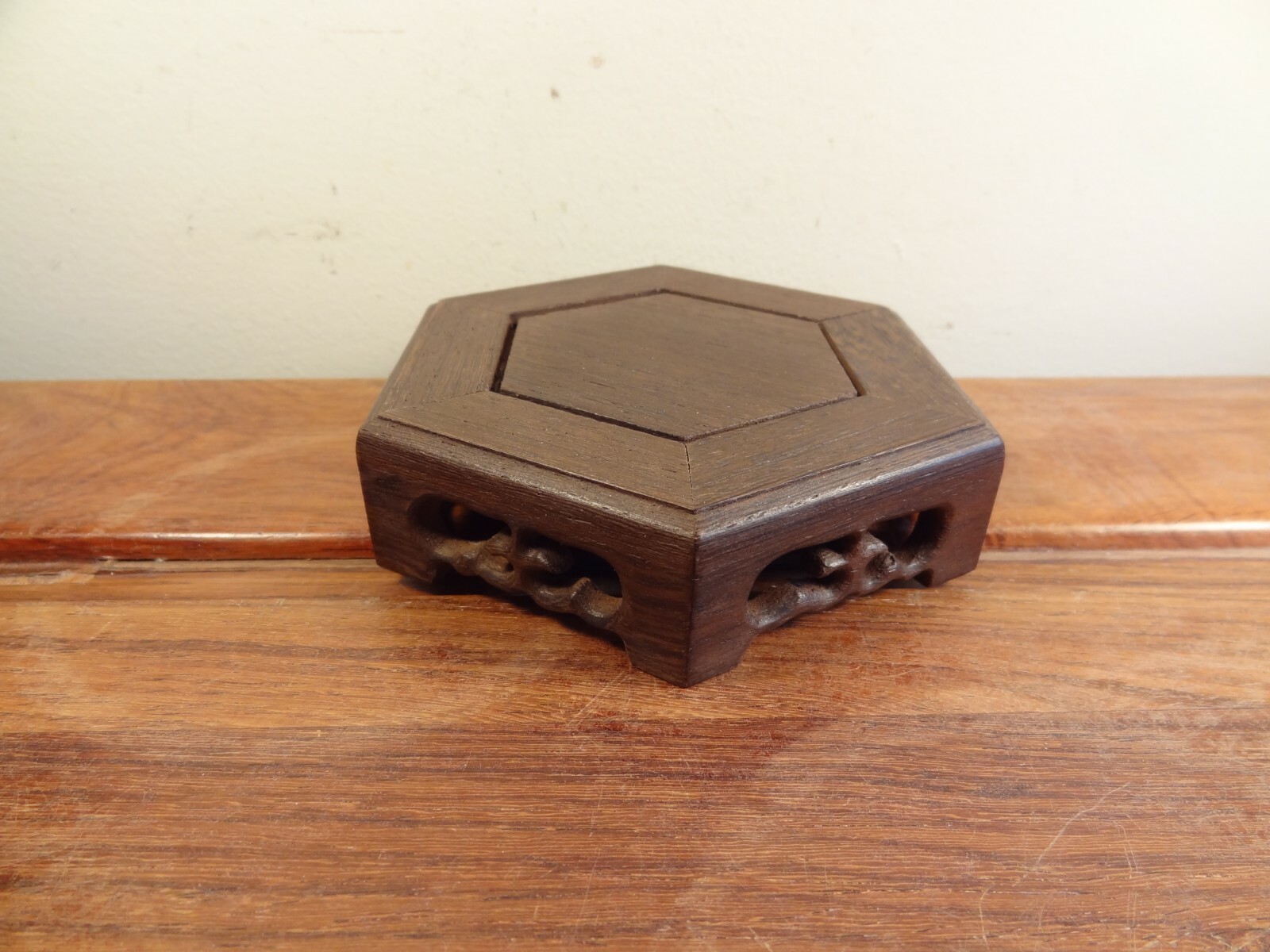 Hexagon Display Stand – Jichi Wood – 5″x4 1/4″