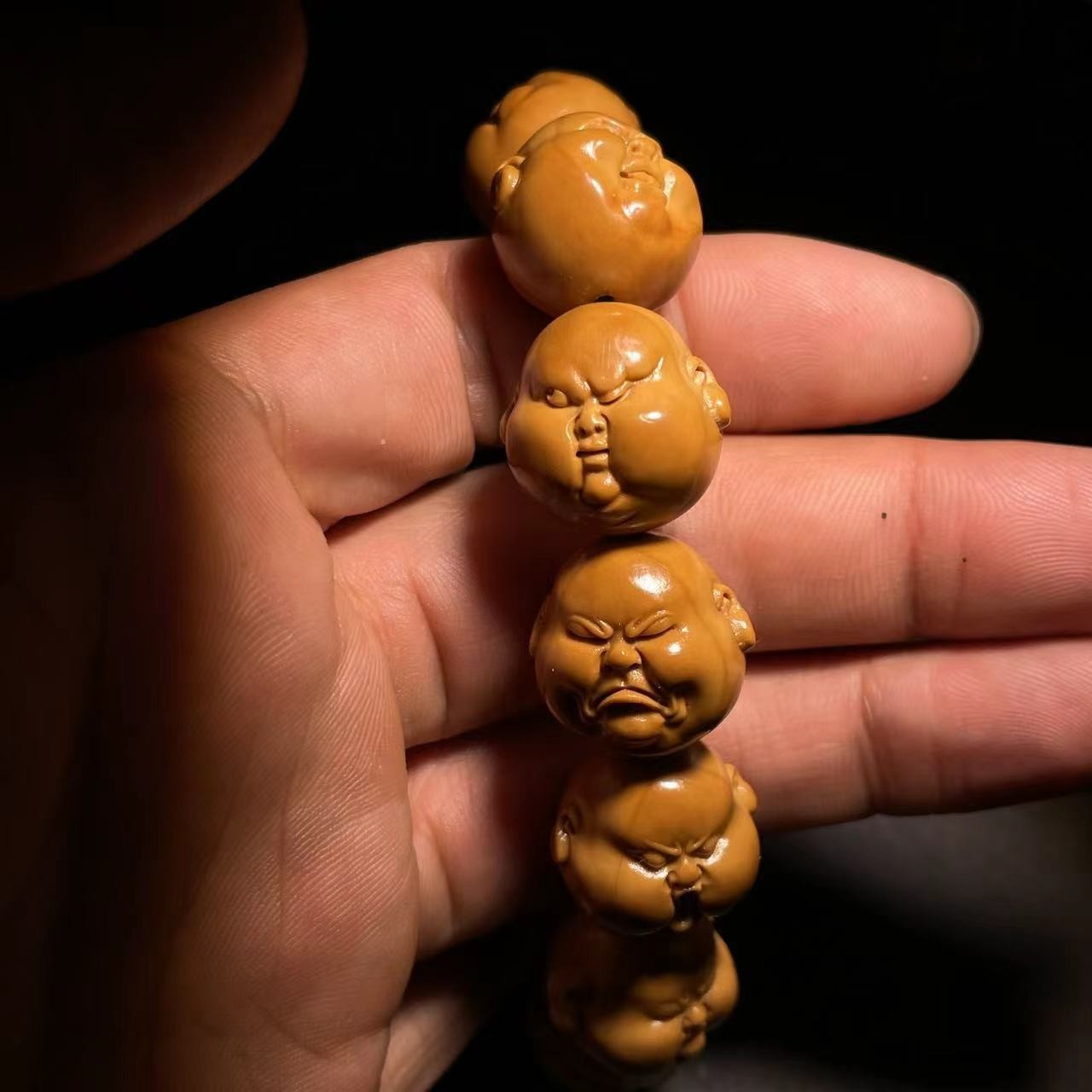 Olive Nut Carved Life Mood Monk Face Bracelet Men’s Short Round Iron Core