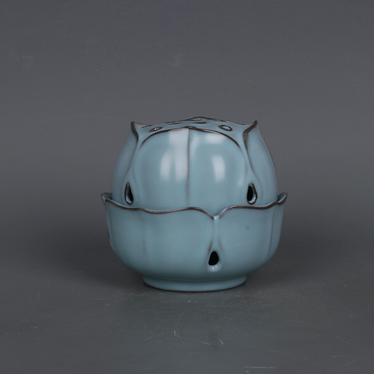 4.6″ Good Chinese Song Porcelain Ru Kiln Lotus Flower Smoked Incense Burner