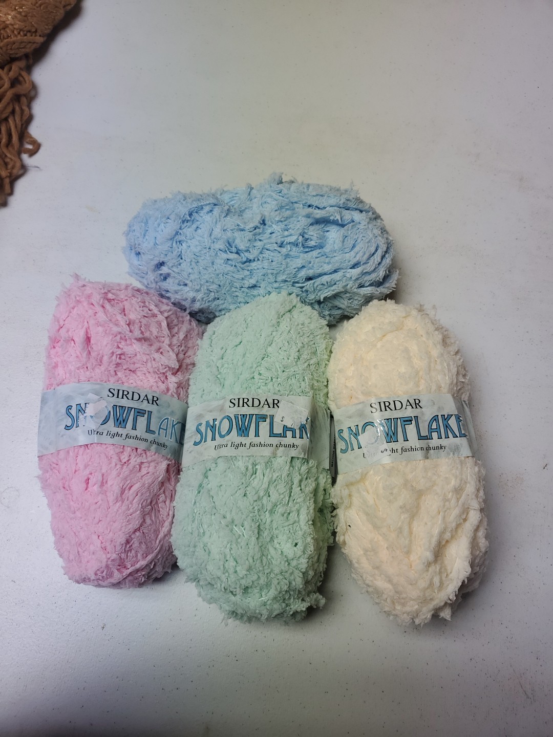 Sirdar Snowflake Ultra Light Fashion Chunky Lot Of 4 1.75oz / 50g