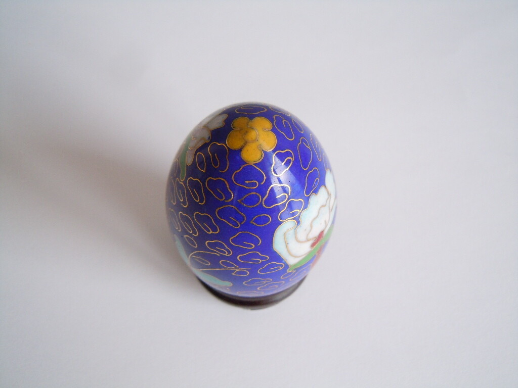Cloisonne Egg Dark Blue Colorful Gold Tone Wooden Base Stand 43.6 g/6.3 x 4.1 cm