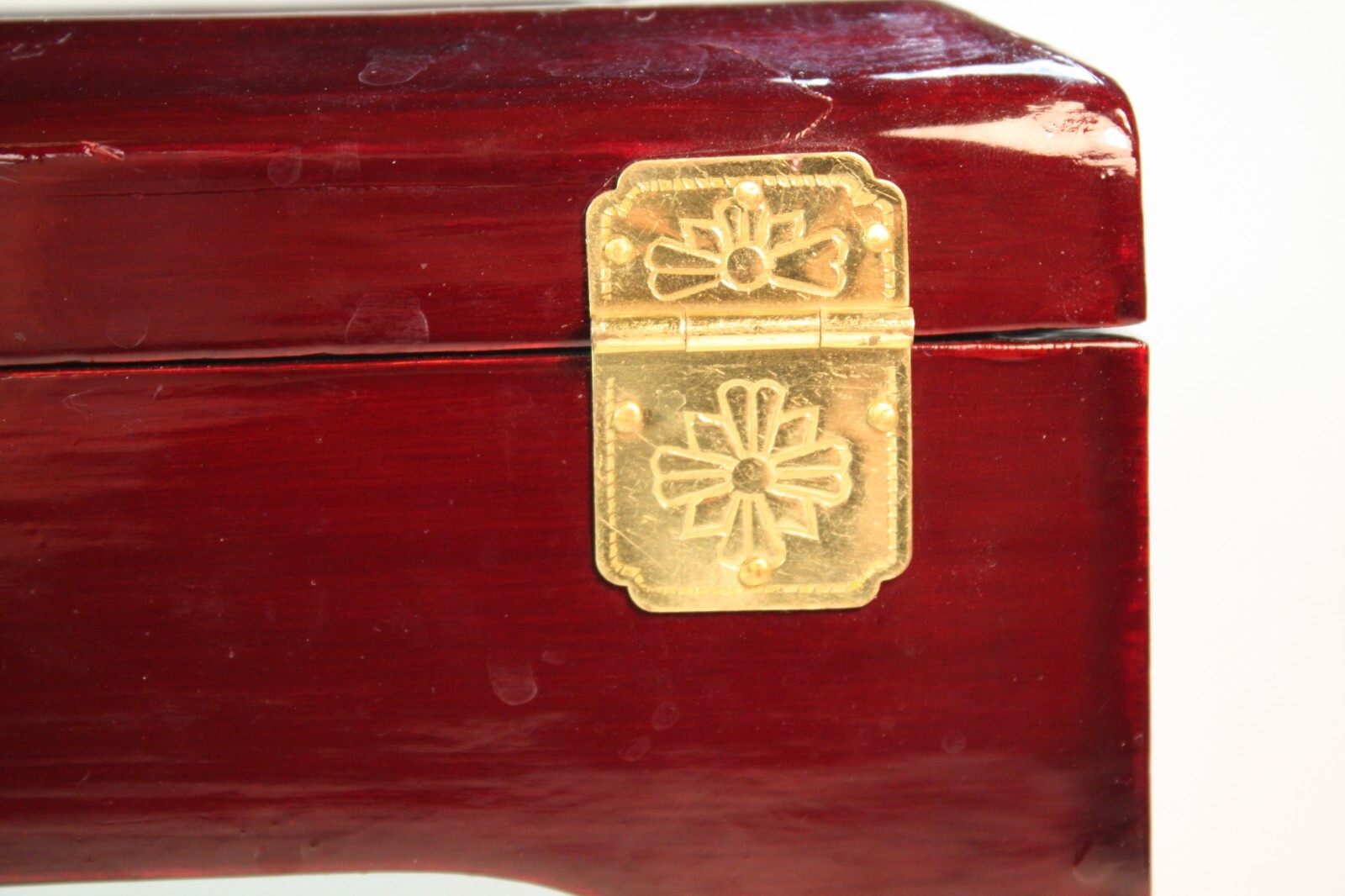 Vtg Chinese Lacquered Carved Cork Diorama in Lid Jewelry Trinket Box with Lock