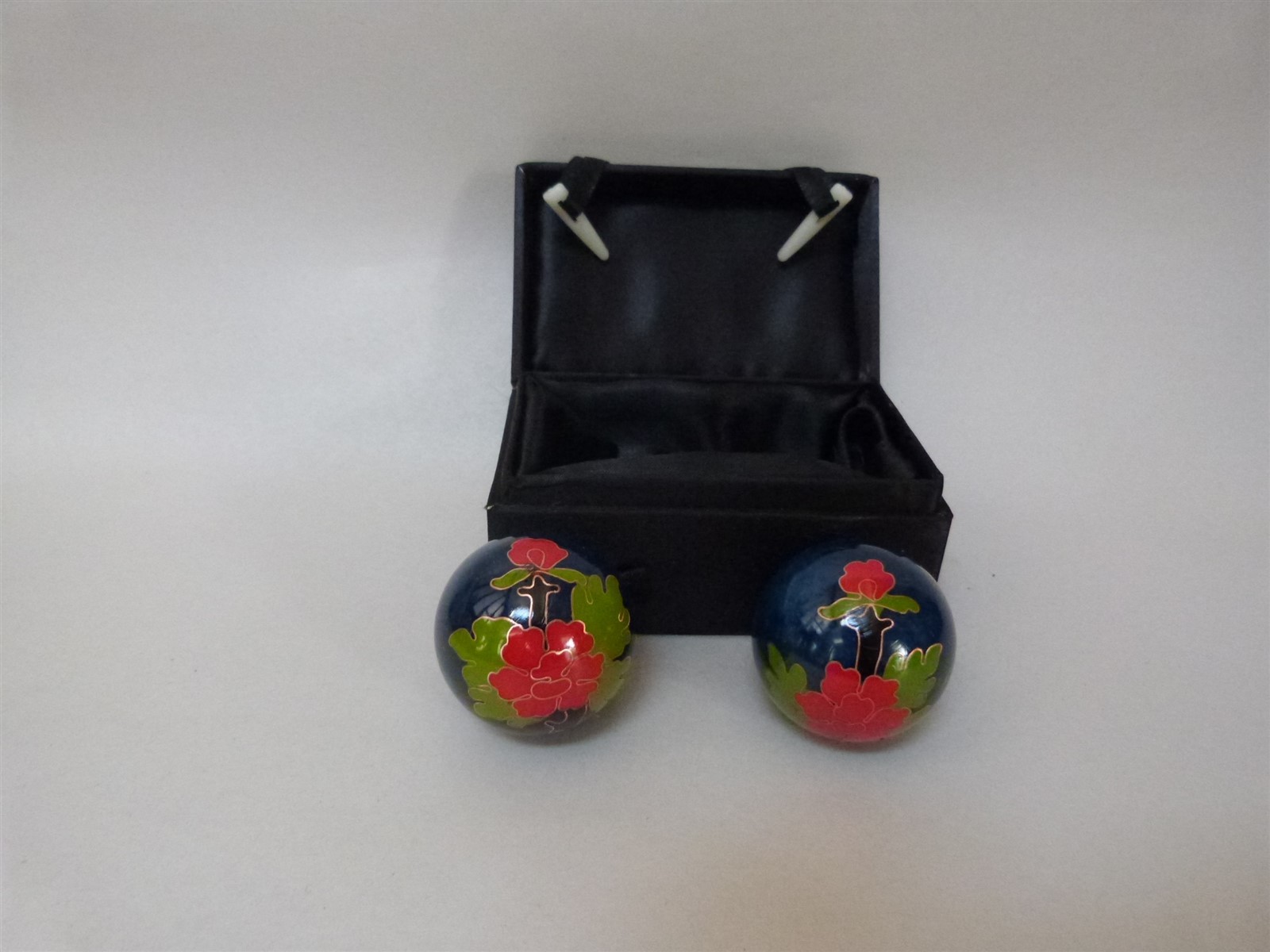 2 Boading Iron Chiming Cloisonne Balls FLOWER in Box BLUE GREEN RED Red 1.5″ EUC