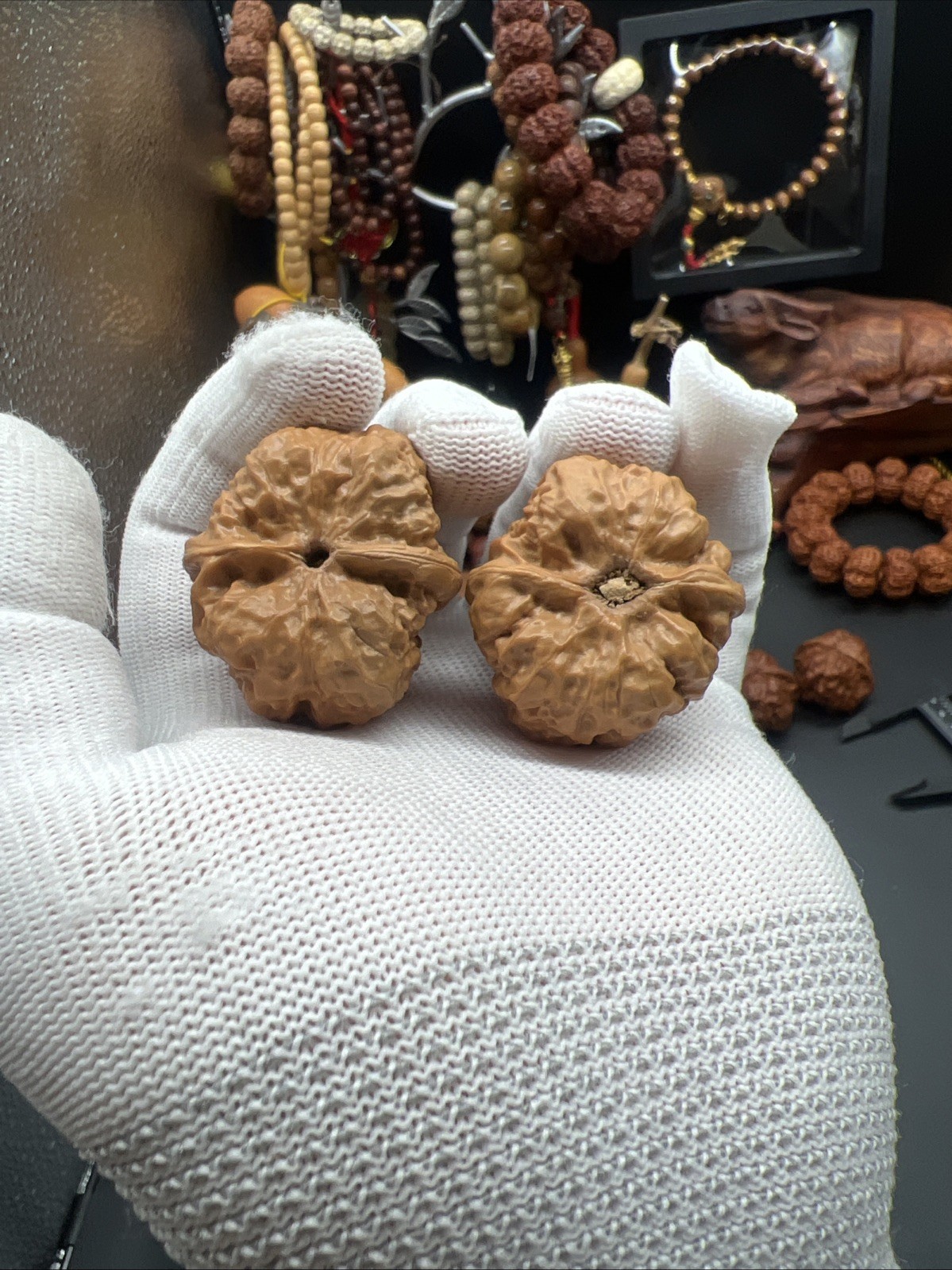 Pair of Match Chinese Health Walnut 36×38×31 精配文玩核桃金蟾蛤蟆头