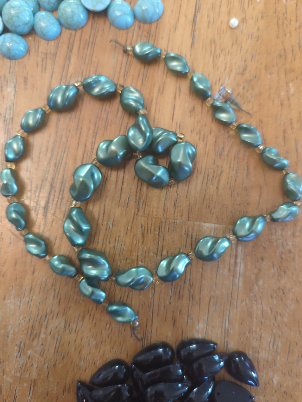 1 Pound 14 Oz Assorted Glass Beads & Other Jewelry Making Beads Some Complete