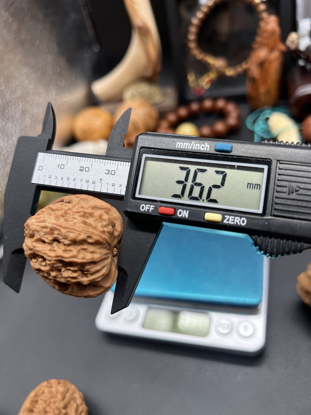 Pair of Match Chinese Health Walnut 36×35×36mm 精配文玩核桃～全品小众无名