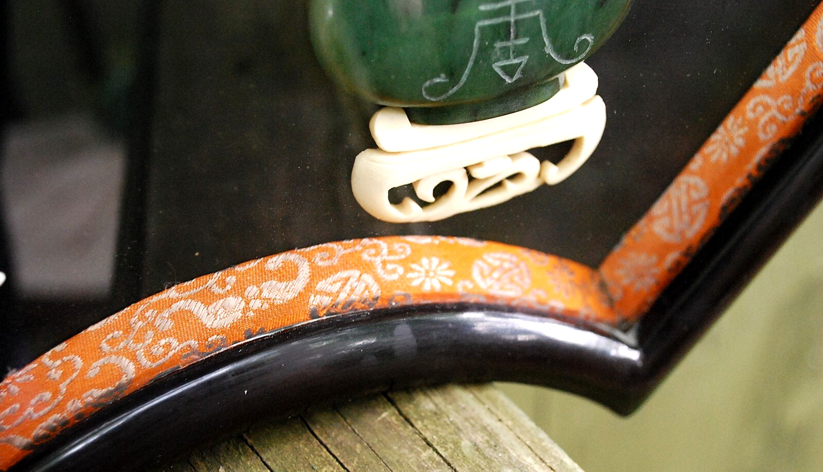 Vtg 17″ Chinese JADE & CORAL Wall Art Flowers/Vase FAN SHADOW BOX FRAME W Glass