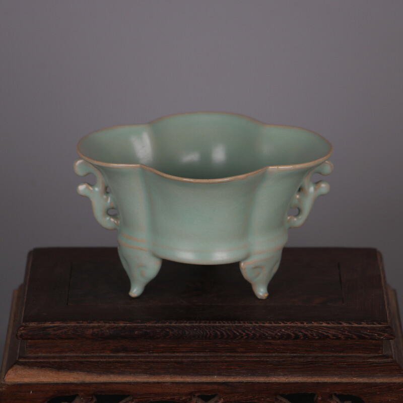 4.7″China Song Porcelain Ru Kiln Green Glaze Fancy Top Three Foot Incense Burner