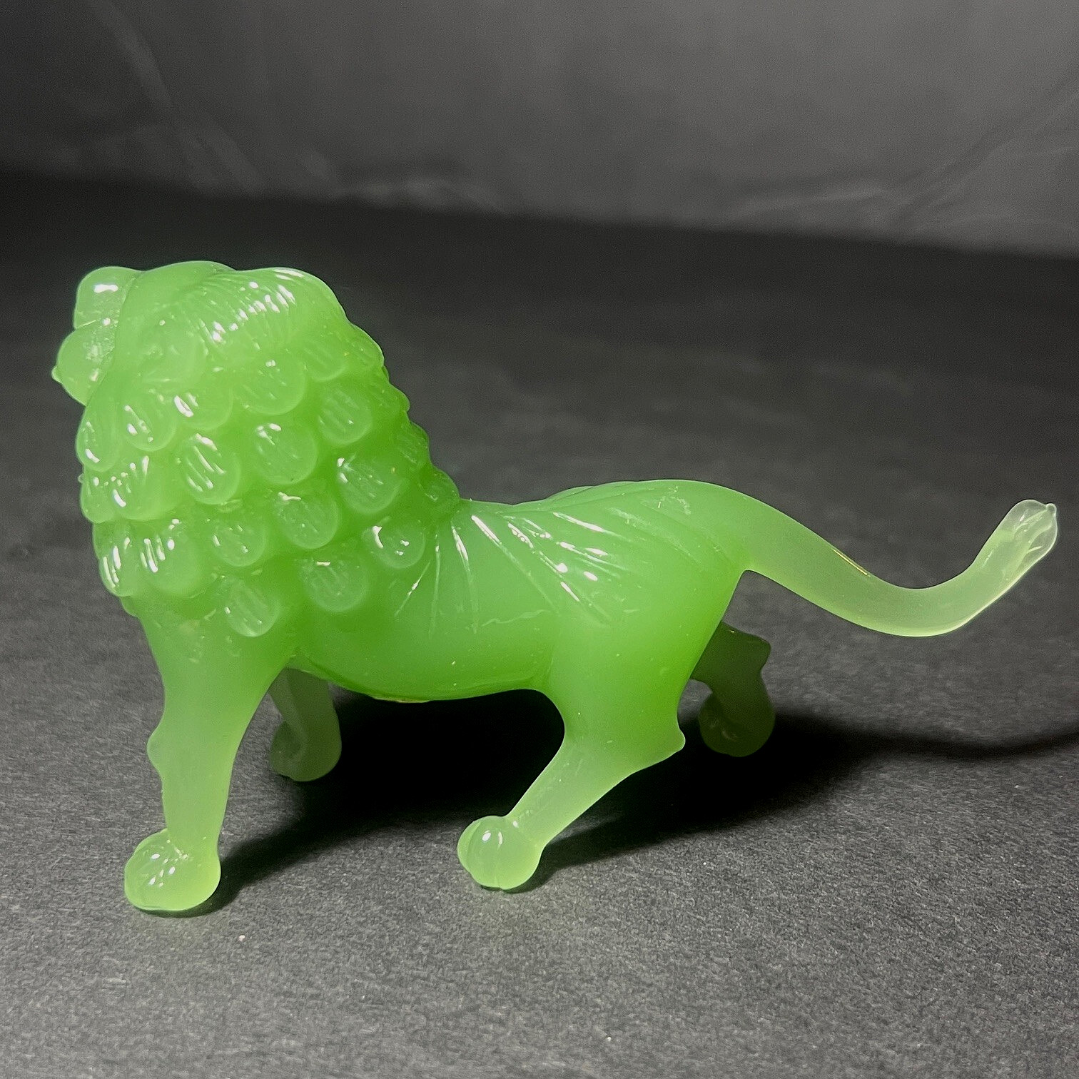 2 Vintage Chinese Carved Jade Stone Lion Sculptures & Stand in Box 2.75″ x 4.5″
