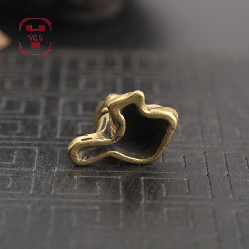 Mini Portable Retro Brass Little Monk Buddha Zen Statue Pocket Sitting Hand Toy