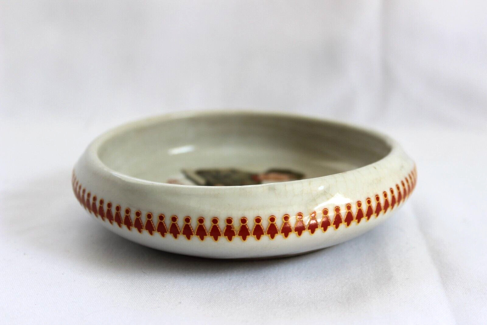 Vintage Chinese Cultural Revolution Mao Tse Tung Ashtray Ceramic With Crazing 5”