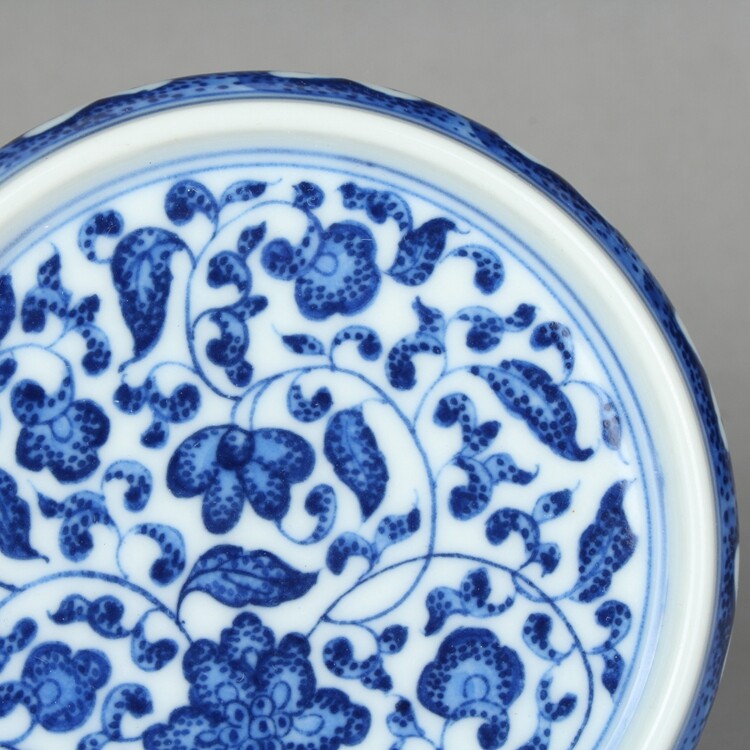 3.1″ Chinese Ming Blue-and-white Porcelain Lotus Flower Branch Plate