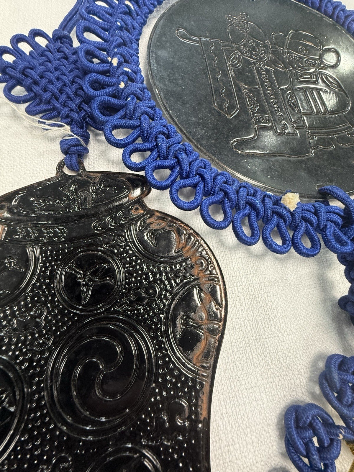 3 CHINESE LUCKY KNOTS WALL HANGING WITH SILK CORD, TASSEL METAL/TIN Duck Crane