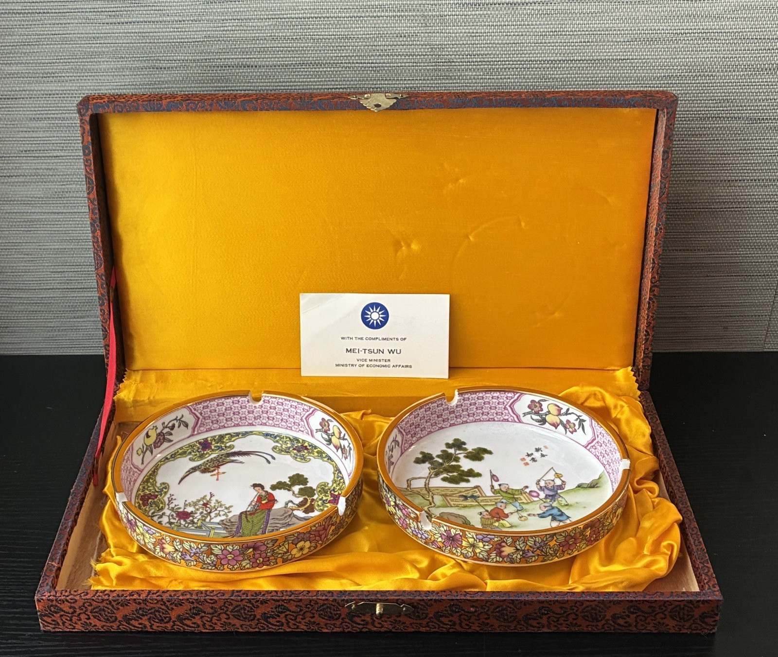 Pair of VTG Chinese Porcelain Famille Rose Ashtrays in Silk Presentation Box