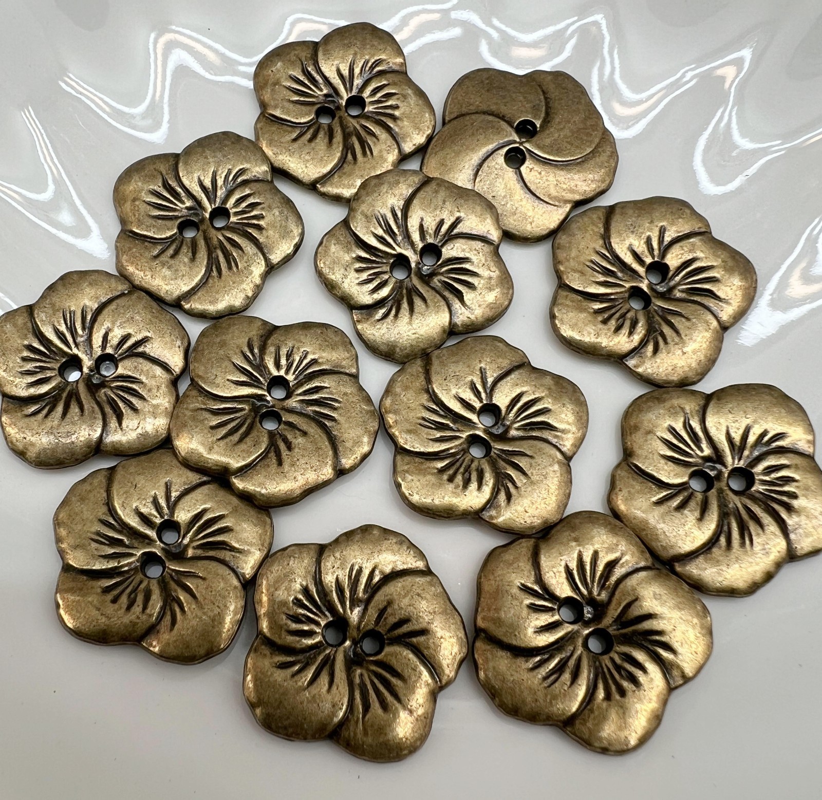 10PC Antiqued Brass Flower Metal Buttons Flat Button 2 Hole 1″