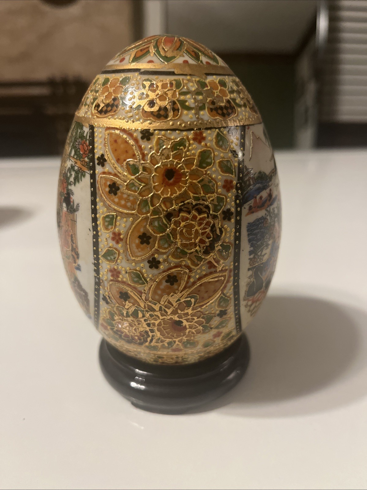Beautiful Vintage Japanese hand painted & beaded Satsuma porcelain egg w/Geishas