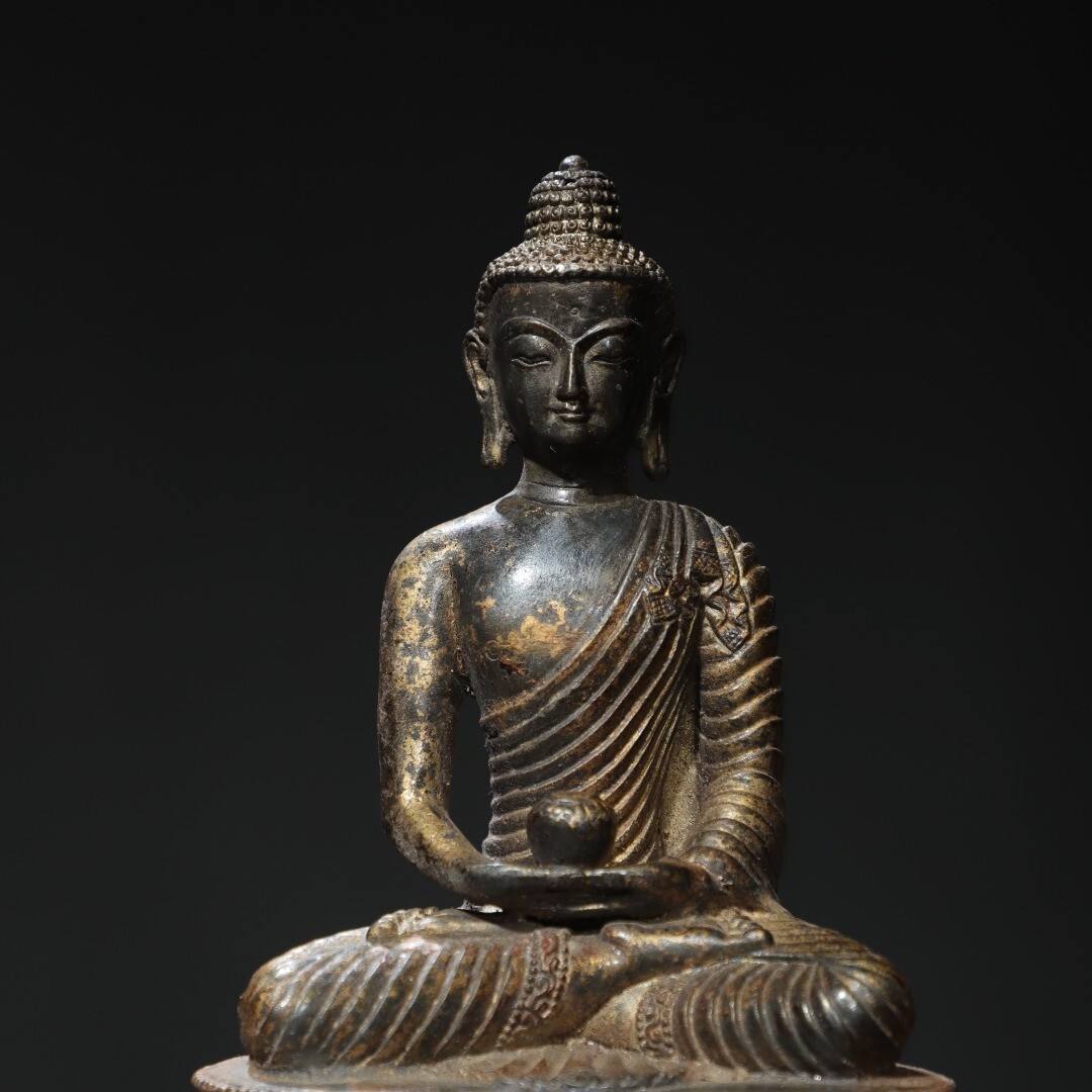 Bronze and gold sculpture of Shakyamuni Buddha statue