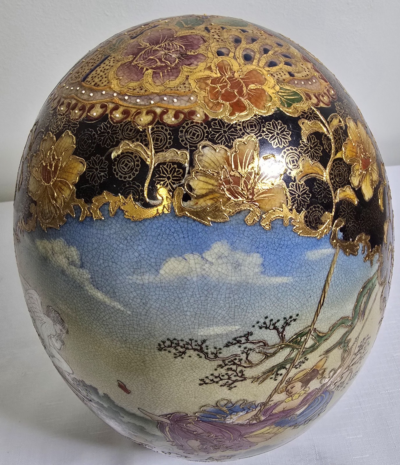 VTG 1950s HandPainted Satsuma Large Porcelain Egg Courting Couple Cherub Motifs