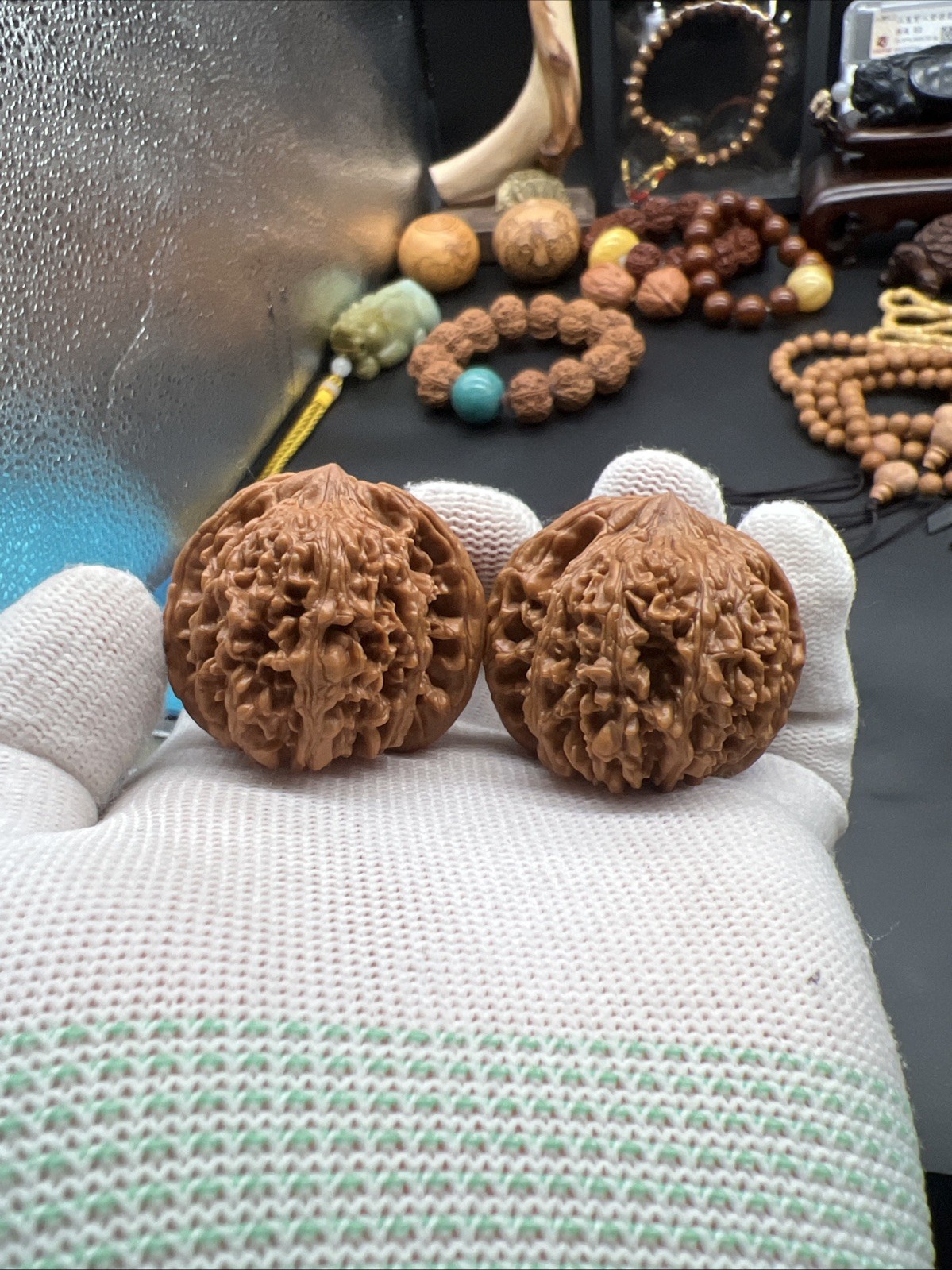 Pair of Match Chinese Health Walnut 41×40×36mm 精配文玩核桃～矮桩满天星