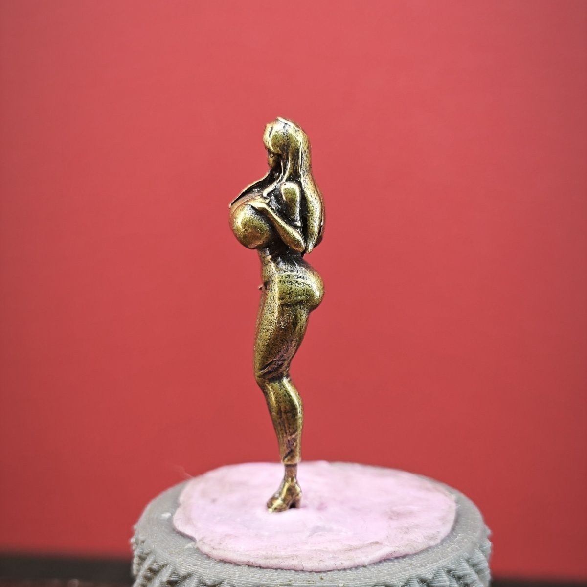 Brass 1:64 Scale Miniature Female Figure Statue 39mm Desk Decor Collectible