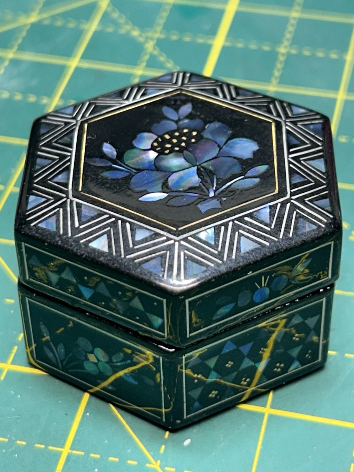 Vintage Hexagonal Mother of Pearl Inlay Lacquer Box Floral Geometric