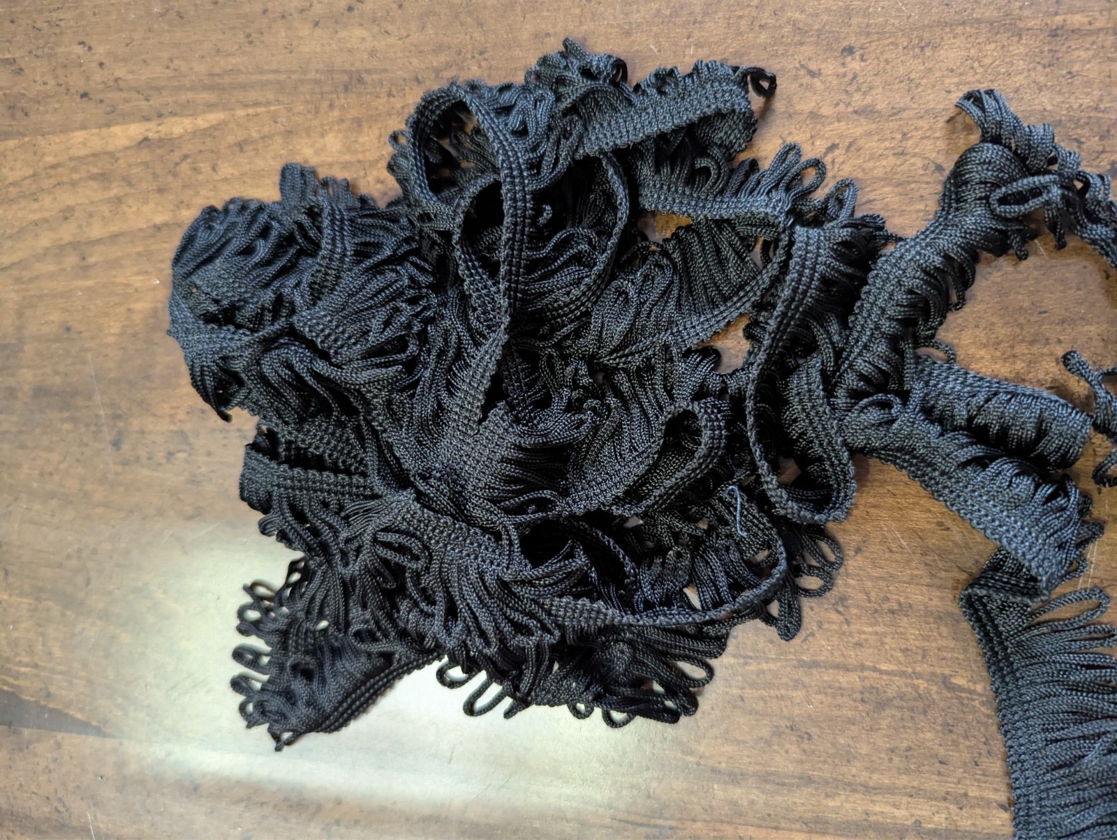 4Yd/1″wide Polyester-Rayon Blend BLACK LOOPY FRINGED TRIM -made in China-, NEW