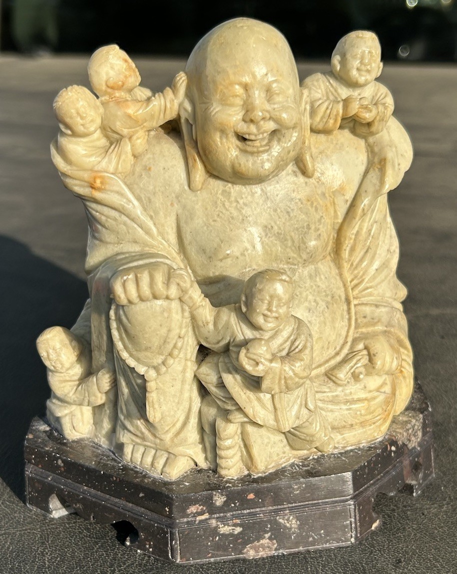 ANTIQUE CHINESE HAND CARVED SOAPSTONE FIGURINE SMILING BUDDHA WITH CHILDREN 5.5”
