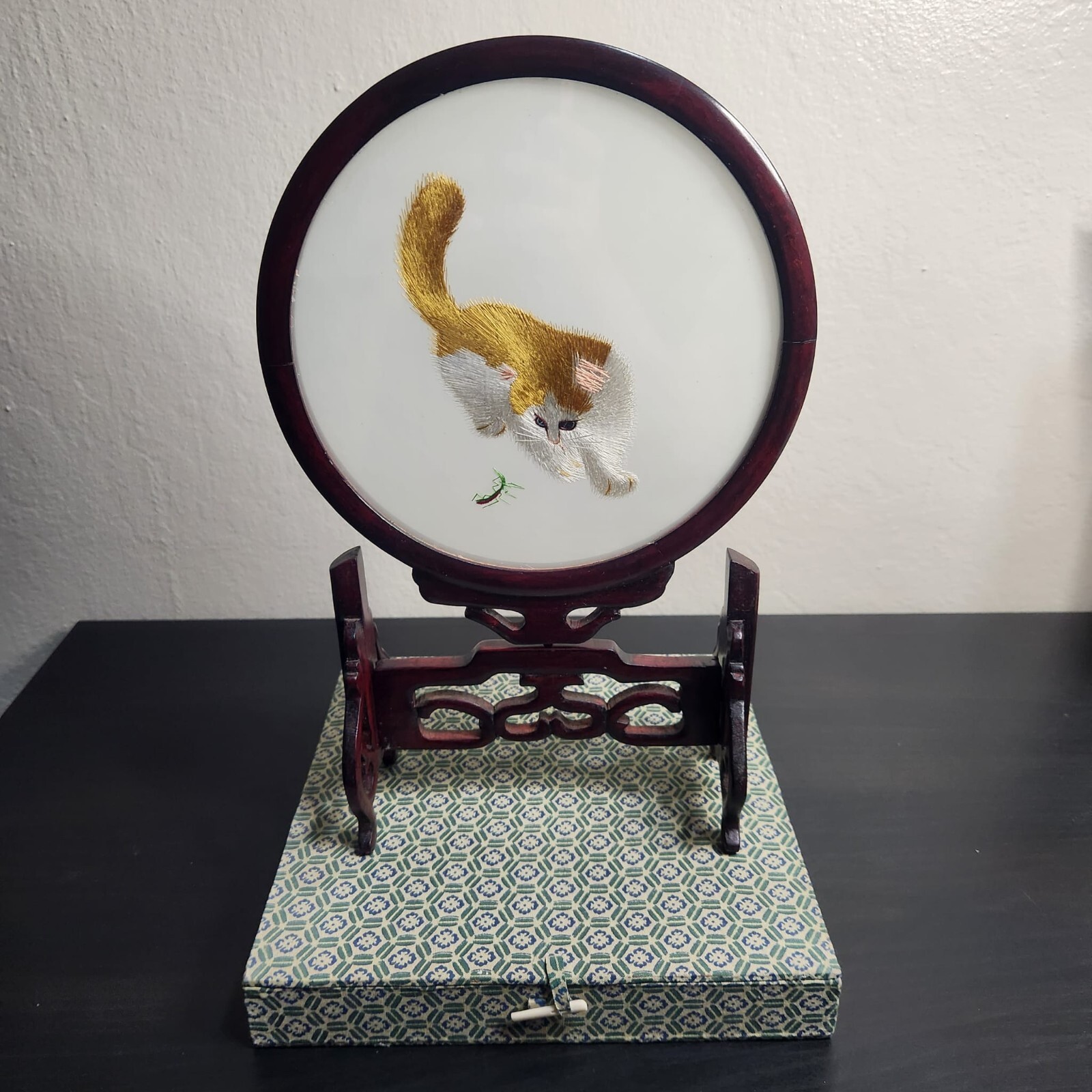 Chinese / Suzhou Oriental Silk Embroidery Cat, 14.5″ H Double-Sided 