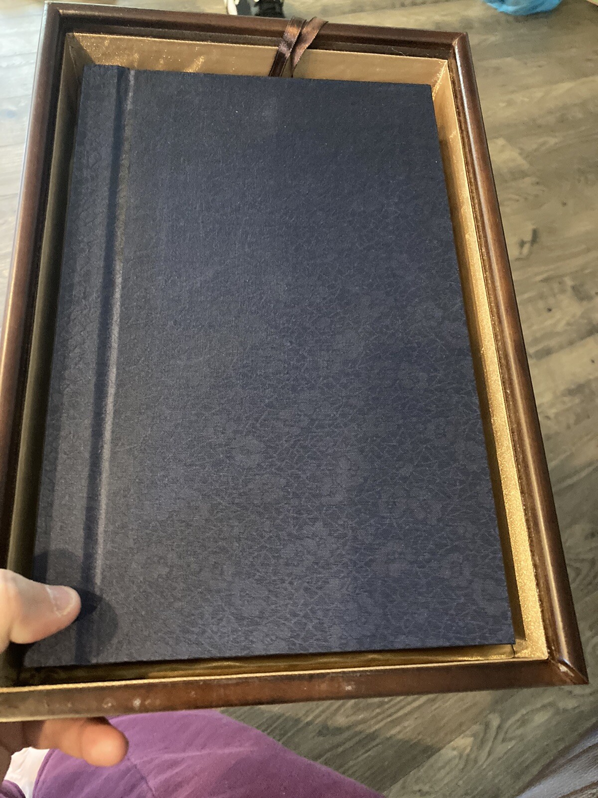 Confucius Analects Silk Pages Book in Chinese & English in Wooden Engraved Box