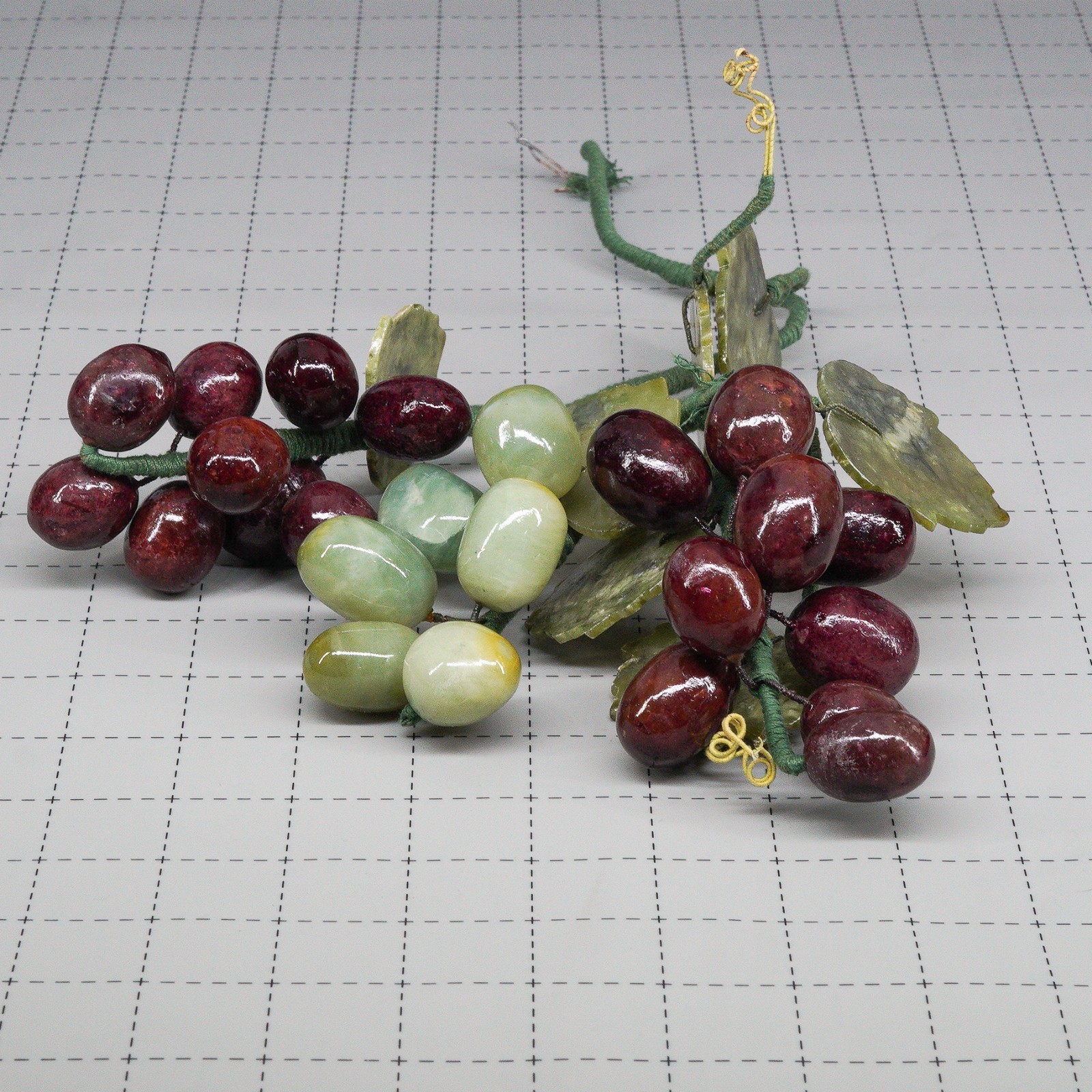 Vtg 10″ Jade Nephrite Celadon Stone Green & purple Grape Cluster w/ leaves 1.6lb